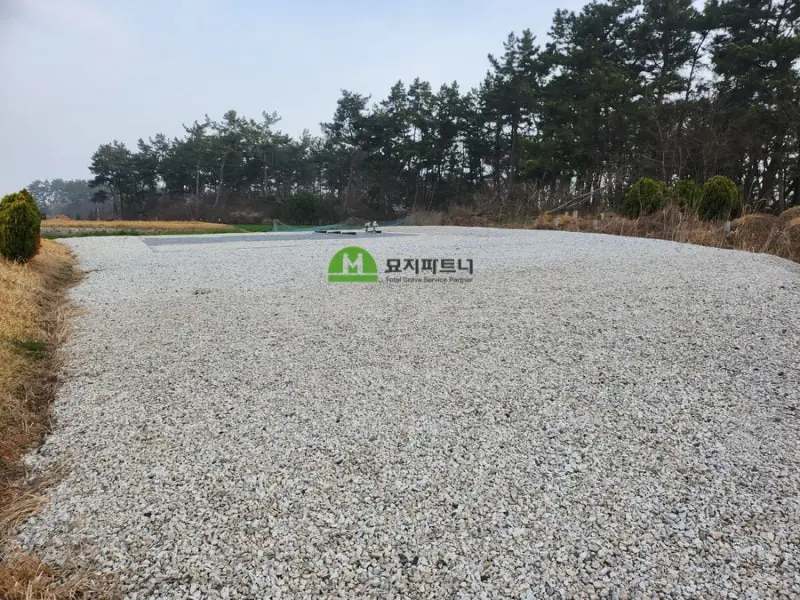 충남 청양 묘지이장 현장 사진 - 청양 묘지이장, 기존 산소를 평장묘로 바꿀 때 유골과 평장와비는 어떻게