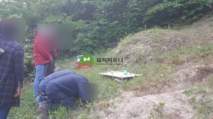 무주 묘지이장 현장 사진 - 무주 윤달 묘지이장 중장비 사용하지 못해도 가능합니다.